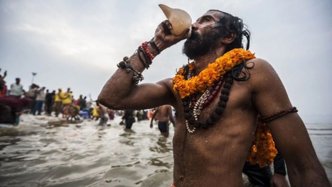 कुंभमेळा - प्रयागराज व्यतिरिक्त हरिद्वार, नाशिक आणि उज्जैन येथेही कुंभमेळ्याचे आयोजन केले जाते. हा मेळा 12 वर्षांच्या अंतराने साजरा केला जातो. त्यासाठी चारही जागा एक-एक करून निवडल्या जातात. 