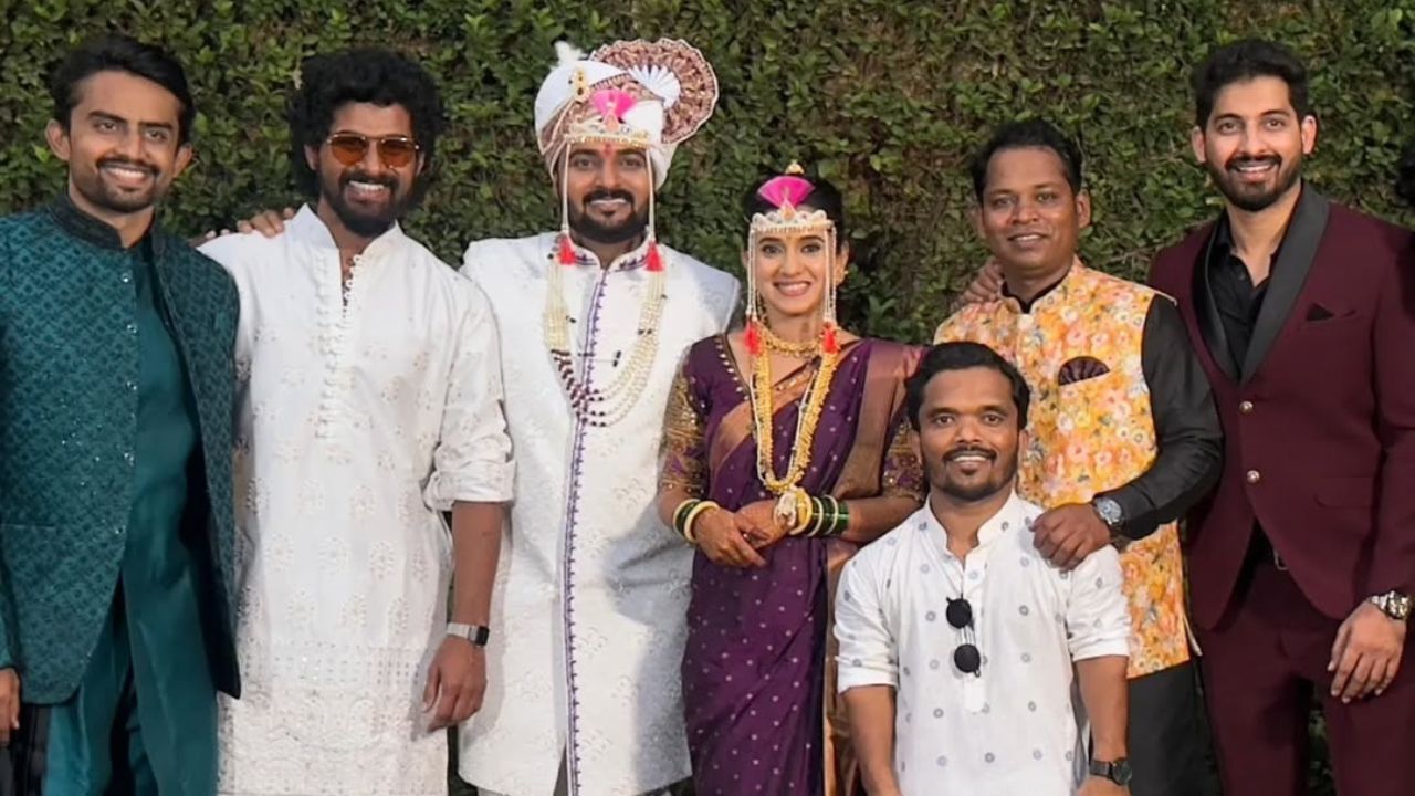 किरण गायकवाड- वैष्णवी कल्याणकर अडकले लग्नबंधनात, ‘लागिरं झालं जी’च्या टीमने कपलला दिल्या हटक्या पद्धतीने लग्नाच्या शुभेच्छा