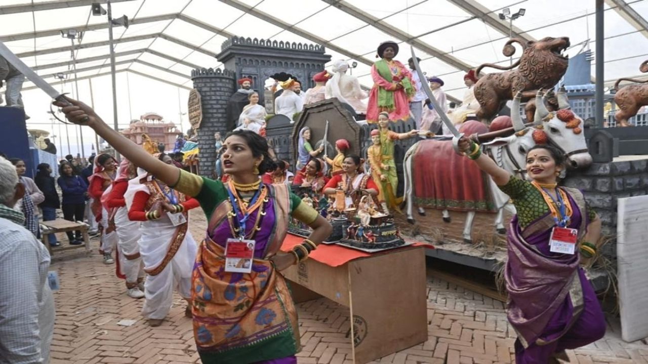 Maharashtra Tableau: दिल्लीत होणाऱ्या पथसंचलनासाठी महाराष्ट्राच्या चित्ररथाला परवानगी नाही