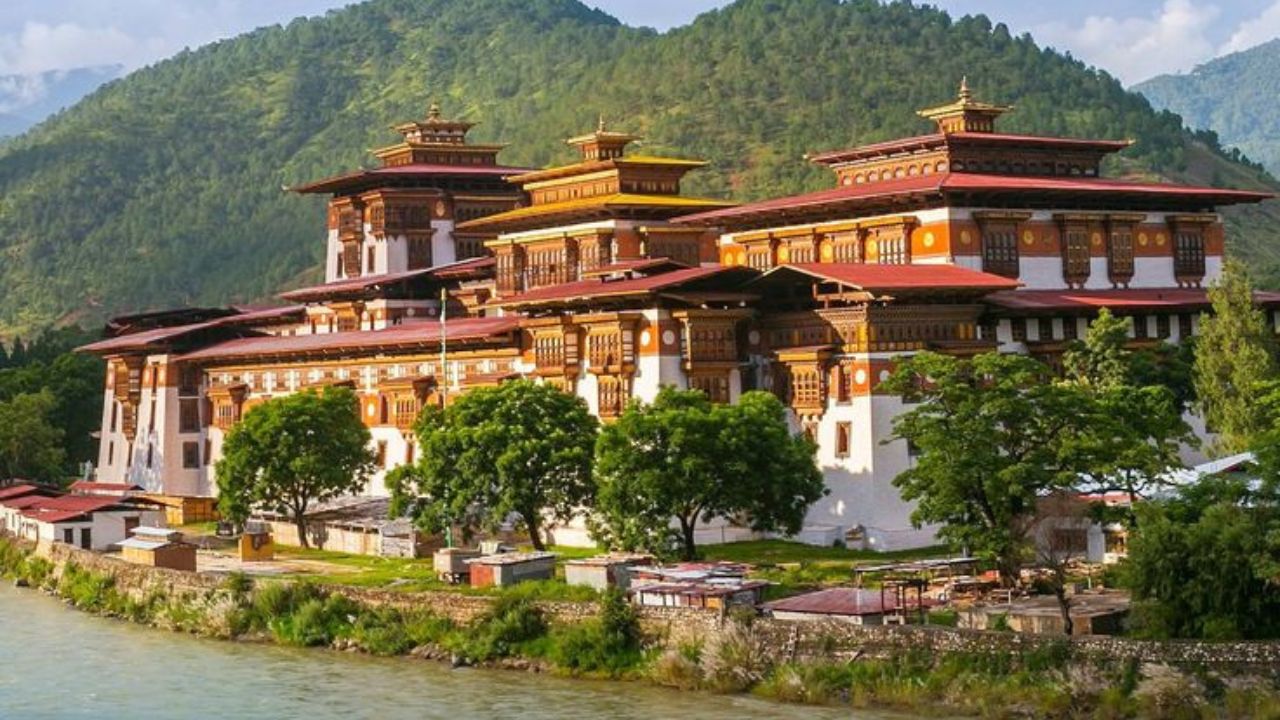 परदेशात जायचं पण व्हिसाचं टेंशन? 2025 मध्ये या 6 देशांत व्हिसाविना होणार भारतीयांचा प्रवास