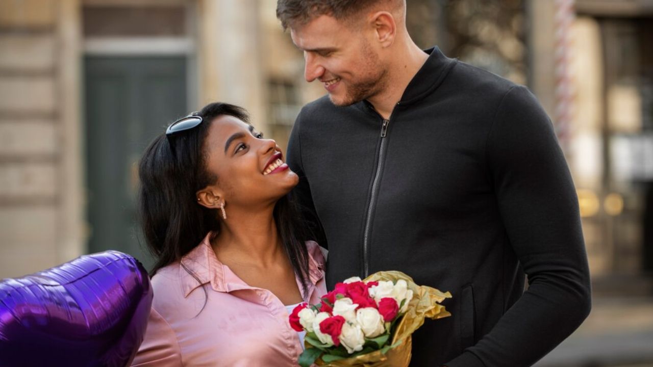 How does love at first sight happen Understand the secret of love hidden in the body