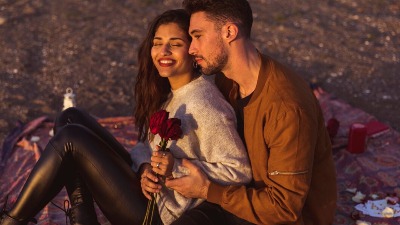 How does love at first sight happen Understand the secret of love hidden in the body