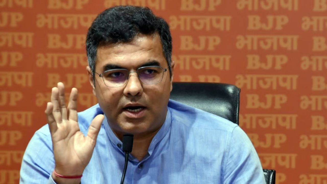 कॉँग्रेसकडून माजी मुख्यमंत्री शिला दीक्षित यांचे पुत्र संदीप दीक्षित यांचे नाव आघाडीवर आहे.  (फोटो - सोशल मिडिया)