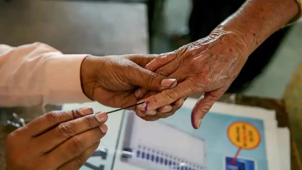 दिल्लीत मुख्य लढत कॉँग्रेस, भाजप आणि आपमध्ये होणार आहे.  (फोटो-सोशल मिडिया/ट्विटर)