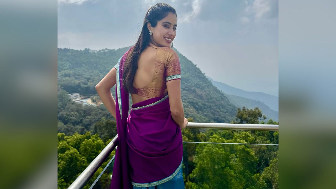 शेअर केलेल्या फोटोमध्ये अभिनेत्रीने व्हाईट डायमंड ज्वेलरी कॅरी करत आपला लूक पूर्ण केलेला आहे. तिच्या लूकचे चाहते जोरदार कौतुक करीत आहे.