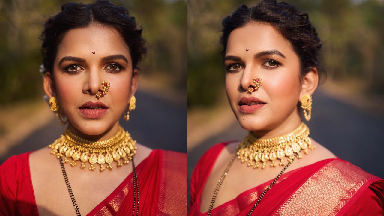 रेड कलरची काठापदराची साडी नेसून अभिनेत्रीने कॅमेऱ्यासमोर हटके फोटो पोजेस देत चाहत्यांचे लक्ष  वेधून घेतले आहे. 