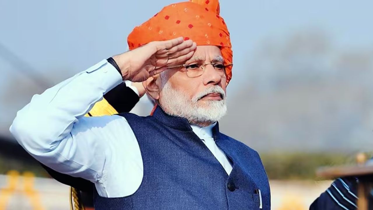 2020 साली 71 व्या प्रजासत्ताक दिनी पंतप्रधान नरेंद्र मोदींनी शेपट्यासह केशरी रंगाची बांधेज पगडी परिधान केली होती. या पगडीची खास डिझाइन बांधणी कापडातील असून ही राजस्थान आणि गुजरातमध्ये प्रचलित आहे.