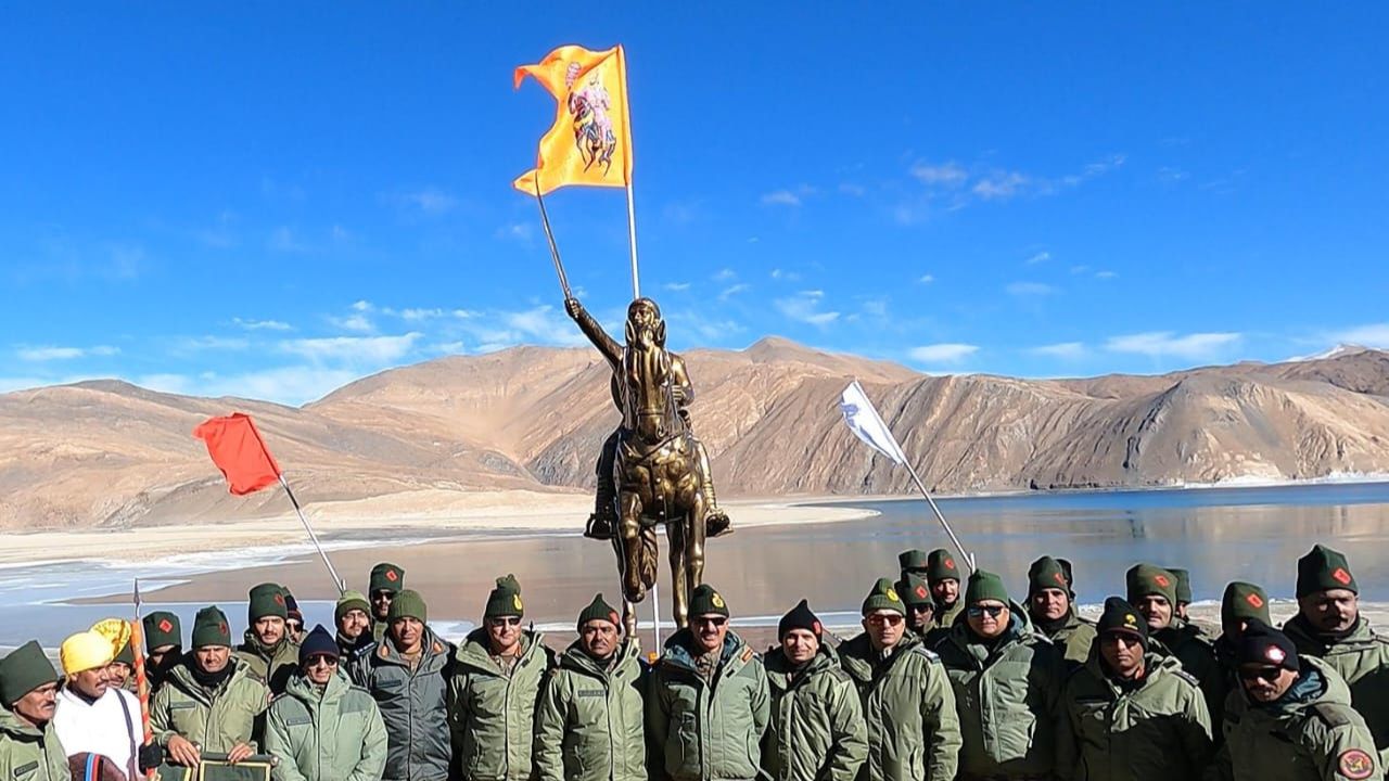 लडाखमध्ये लष्कराने 14300 फूट उंचीवर उभारला शिवाजी महाराजांचा पुतळा; लोकांनी प्रश्न उपस्थित केल्यावर फुटले वादाला तोंड