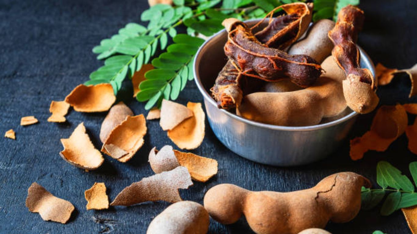 चिंचेमध्ये असलेले पोटॅशियम शरीरात वाढलेला रक्तदाब नियंत्रणात ठेवण्यासाठी मदत करतो. यामध्ये आढळून येणाऱ्या अँटीअक्सिडेंटमुळे हृदयविकाराचा धोका कमी होतो. 