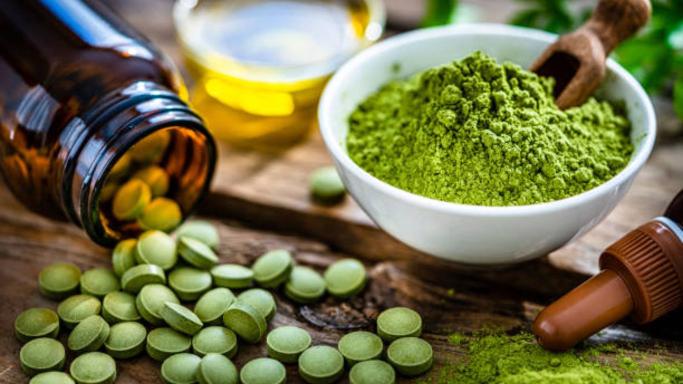 बिघडलेली पचनक्रिया सुधारण्यासाठी रिकाम्या पोटी मोरिंगा पावडरच्या पाण्याचे सेवन करावे. यामुळे शरीरातील विषारी घटक बाहेर पडून जातात आणि पचनक्रिया सुधारते. 