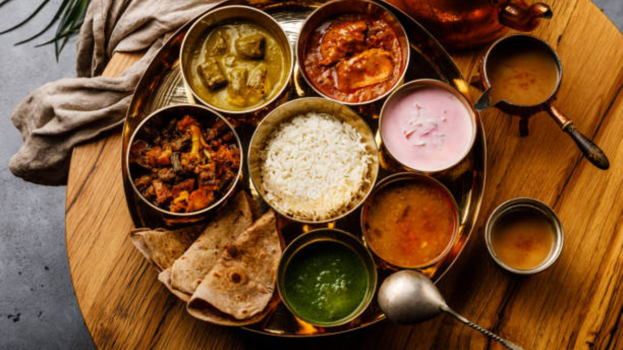 जेव्हा तुम्ही दुसऱ्यांदा जेवता तेव्हा पहिल्या आणि दुसऱ्या जेवणामध्ये ३ ते ४ तासांचे अंतर ठेवा. असे केल्याने तुमची पचनक्रिया तंदुरुस्त राहते. जेवणातील अंतरामुळे चरबी वाढते. अशा स्थितीत जेवणात अंतर ठेवले नाही तर पोटाची चरबी वाढू शकते