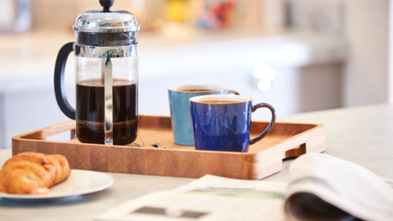 कॉफी आणि चहाच्या सेवनावर आणावे नियंत्रण