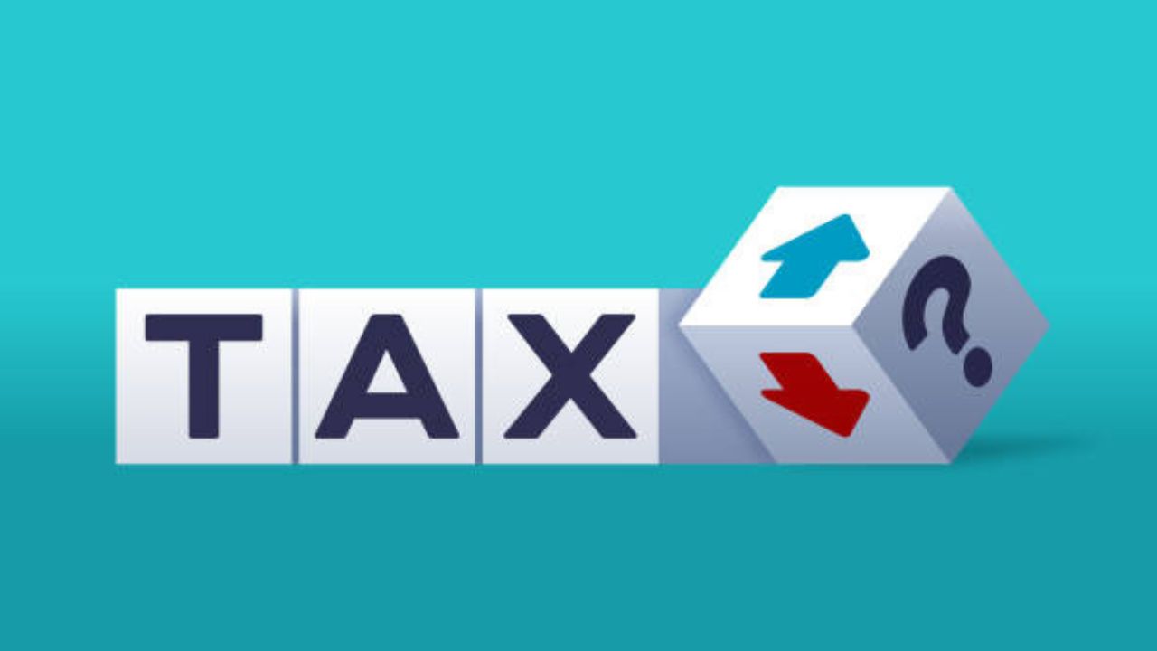 सीतारमण यांच्या या आठव्या अर्थसंकल्पात आयकर स्लॅबमध्ये मोठे बदल होण्याची अपेक्षा आहे. आर्थिक तज्ज्ञांच्या हवाल्याने माध्यमांमध्ये सर्व प्रकारचे अनुमान लावले जात आहेत