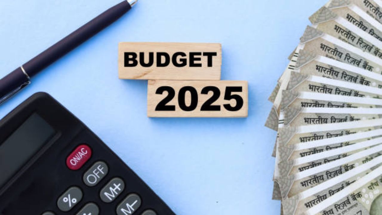 अर्थमंत्री निर्मला सीतारमण यांनी गेल्या वर्षी नवीन कर प्रणालीअंतर्गत Standard Deduction मर्यादा ५०,००० रुपयांवरून ७५,००० रुपये केली होती. यावर्षीही काही नवीन घोषणा अपेक्षित आहेत