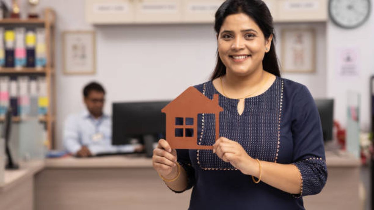 जर अर्थमंत्री निर्मला सीतारमण यांनी रिअल इस्टेटला उद्योगाचा दर्जा दिला तर सामान्य लोकांना रिअल इस्टेट प्रकल्पांमध्ये चांगल्या दरात मालमत्ता खरेदी करणे सोपे होईल, असे रिअल इस्टेट व्यावसायिक आणि तज्ज्ञांचे म्हणणे आहे. याशिवाय, बिल्डर्स आणि डेव्हलपर्सनाही फायदा होईल