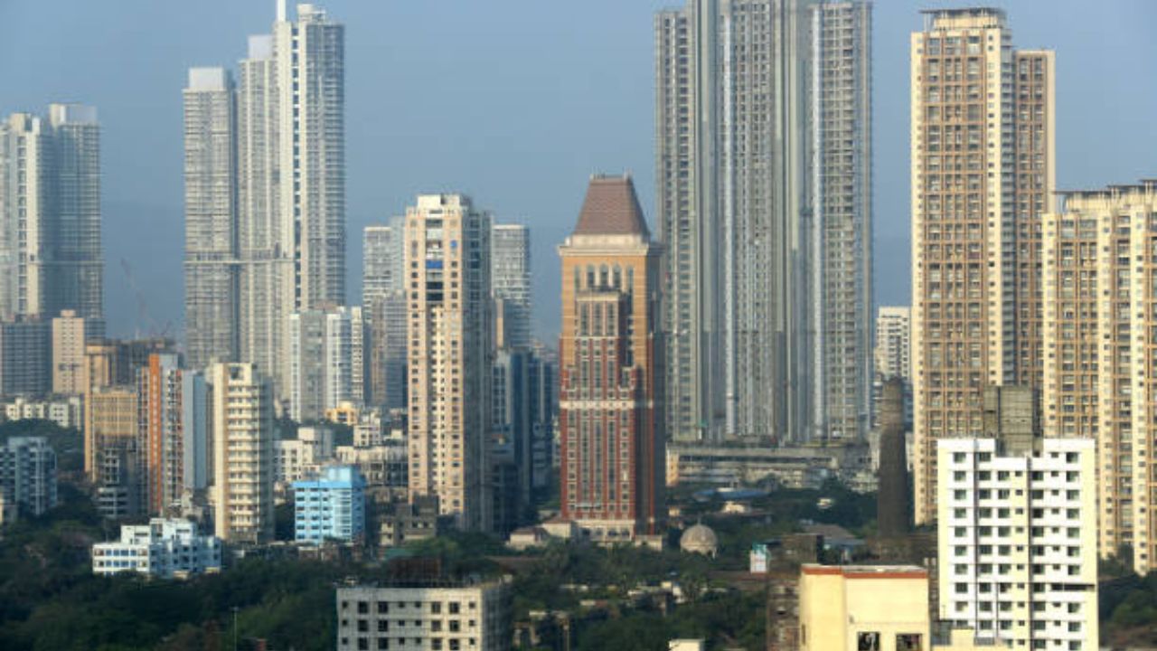 येत्या अर्थसंकल्पात व्यावसायिक आणि निवासी मालमत्तांसाठी कर दर कमी करण्याची आणि तर्कसंगत करण्याची मागणी आहे, जेणेकरून लोकांना मालमत्ता खरेदी आणि विक्रीवर किमान कर भरावा लागेल