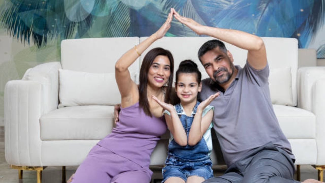 देशातील अनेक राज्यांमध्ये सर्कल रेट आणि स्टॅम्प ड्युटी जास्त आहे. अशा परिस्थितीत, त्यांच्यातील अंतर कमी करण्याची गरज आहे. प्रत्येकाचे स्वतःचे घर असले पाहिजे. यासाठी या अर्थसंकल्पात परवडणाऱ्या घरांच्या योजनांना प्रोत्साहन दिले जाण्याची अपेक्षा आहे