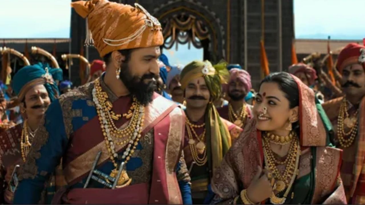 'छावा'च्या आधीही इतिहासावर बनवलेल्या अनेक चित्रपटांवरून भारतात मोठा गदारोळ झाला आहे. त्या चित्रपटांनीही बॉक्स ऑफिसवर भरपूर कमाई केली आहे. २०१८ मध्ये दीपिका पदुकोण, रणवीर सिंग आणि शाहिद कपूर अभिनीत 'पद्मावत' चित्रपटावरून मोठा गोंधळ उडाला होता.