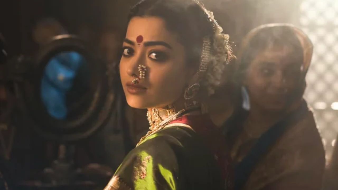 याशिवाय रश्मिका मंदानाचा फर्स्ट लूकही समोर आला आहे. ती मराठा साम्राज्याच्या राणी येसूबाईची भूमिका साकारत आहे. पोस्टर शेअर करताना निर्मात्यांनी लिहिले की, “प्रत्येक महान राजामागे एक शक्तिशाली राणी असते. रश्मिका मंदान्ना यांची महाराणी येसूबाई म्हणून ओळख ही स्वराज्याची शान आहे.