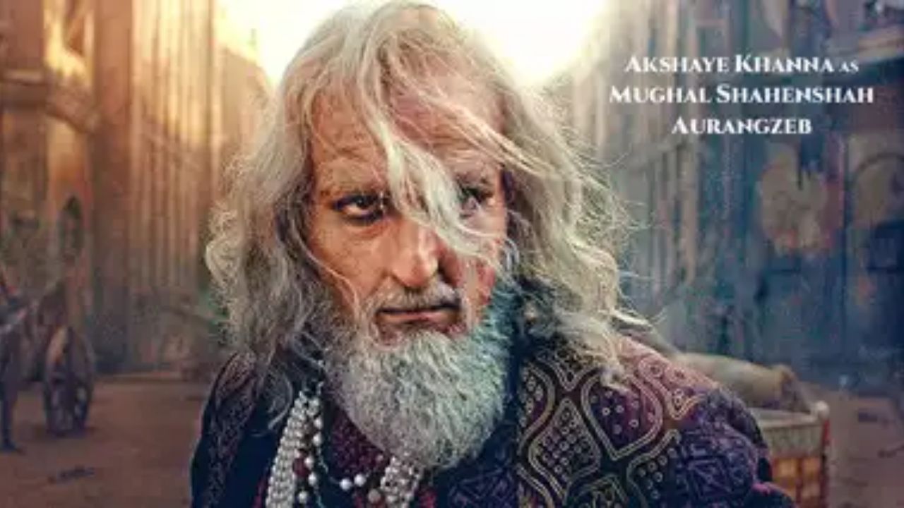 अक्षय खन्नाचा पोस्टर शेअर करताना निर्मात्यांनी लिहिले, 