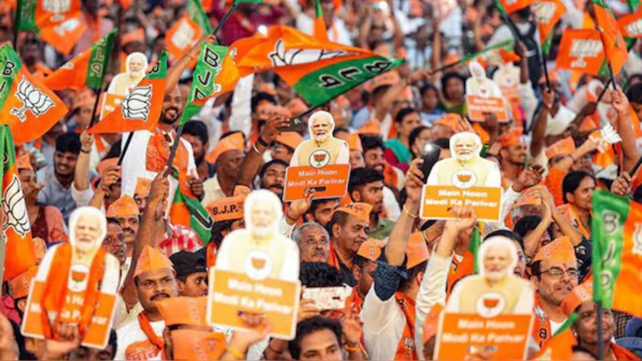 भाजपचे अभय वर्मा यांनी दिल्लीतील सर्वाधिक चर्चेत असलेली लक्ष्मी नगर विधानसभा जागा ८८० मतांनी जिंकली होती. यावेळी काँग्रेसने या जागेवर सुमित शर्मा यांना तिकीट दिले आहे. यावेळी आपने बीबी त्यागी यांना उमेदवारी दिली आहे. अशा परिस्थितीत सर्वांच्या नजरा भाजप उमेदवारावरही असतील