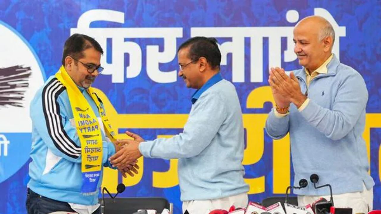 मनीष सिसोदिया यांनी २०२० मध्ये पूर्व दिल्लीच्या पटपडगंज मतदारसंघातून विजय मिळवला होता आणि भाजपचे रवींद्र नेगी यांचा पराभव केला होता. यावेळी आपने या जागेवरून अवध ओझा यांना उमेदवारी दिली आहे. तर भाजपने पुन्हा चिन्हावर तिकीट दिले आहे त्यामुळे ही जागादेखील चर्चेचा विषय राहील