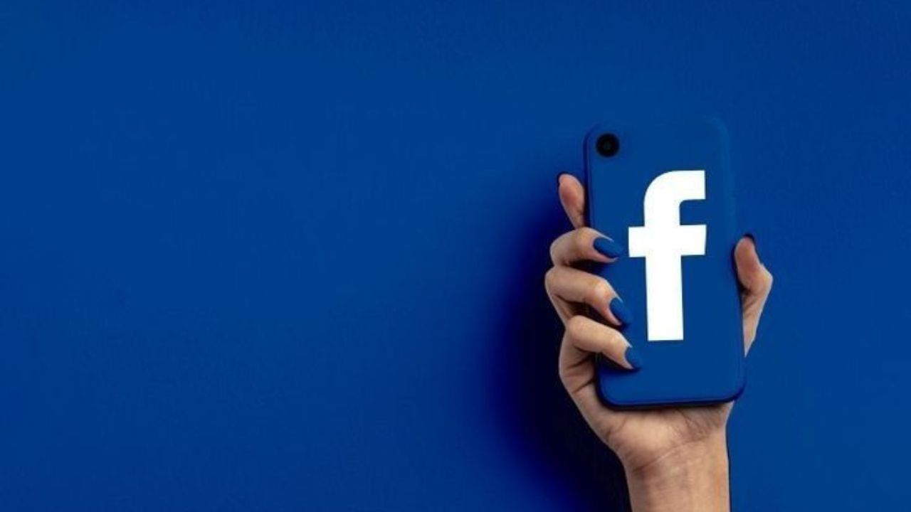 Facebook पोस्ट डिलीट झाल्या? चिंता नको! फक्त फॉलो करा या स्टेप्स आणि क्षणात रिस्टोअर होतील तुमचे फोटो