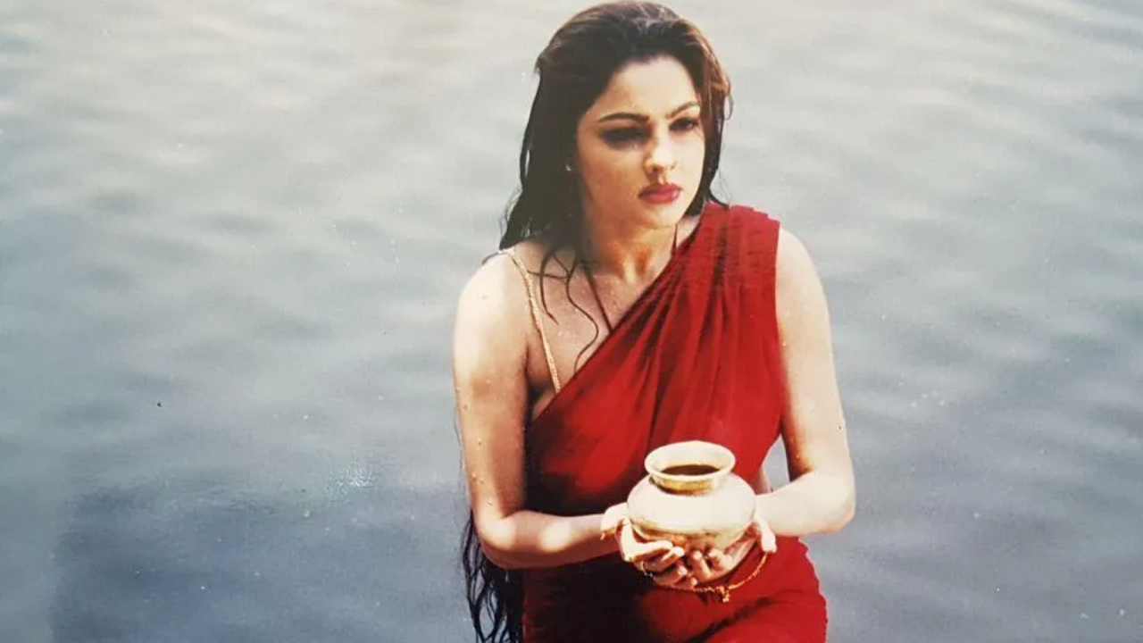 बॉलिवूडची ती अभिनेत्री जिचे जिवंतपणीच केले पिंडदान, आजवर अनेक वादांशी जोडले गेले; सध्या काय करते?