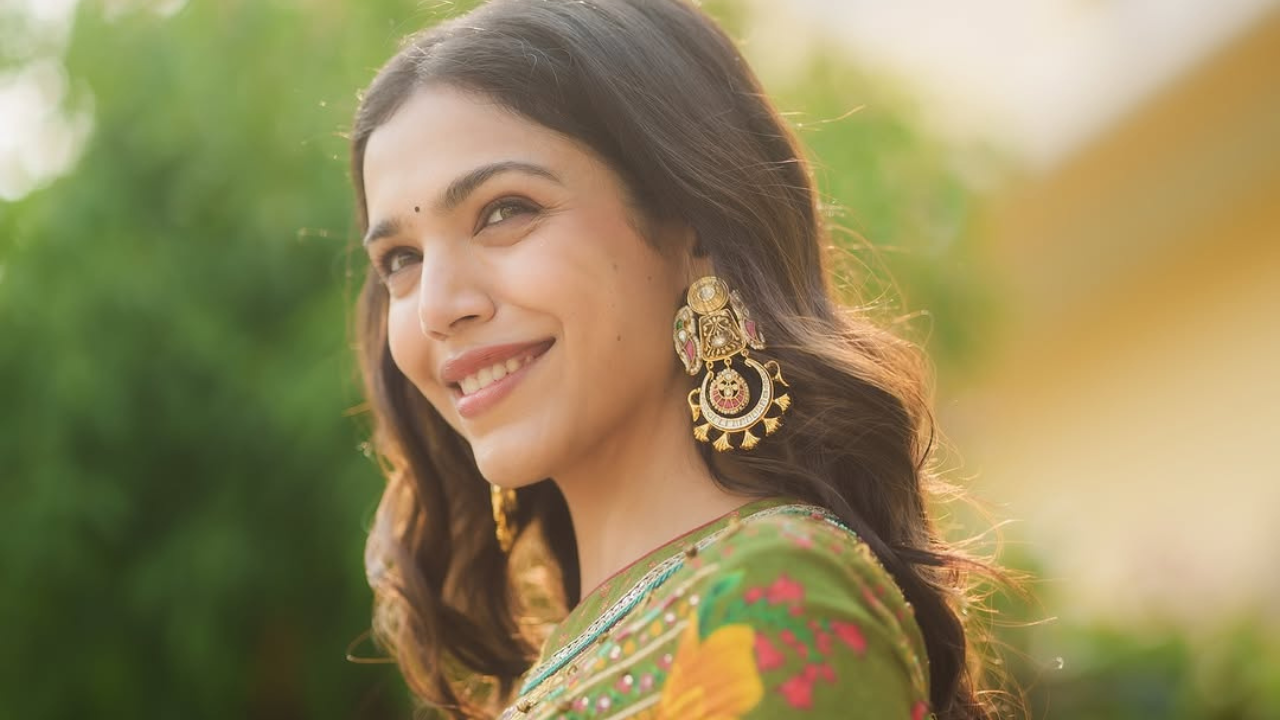 ‘महलोकी मल्लिका… जन्नत की हूर, ती इतकी मशहूर… नजरेत हरवण्यास करते मजबूर’; श्रियाचा हटके अंदाज