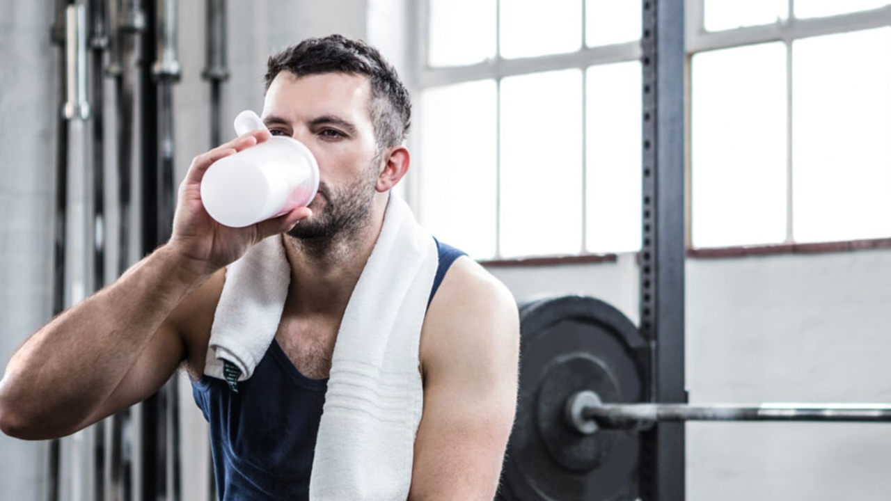 दीर्घकाळापर्यंत अतिरेकी प्रोटीन शेक्सचे सेवन केल्यास हृदयाचे आजार, रक्तदाब वाढणे यासारखे गंभीर परिणाम होऊ शकतात. नियमित आहार आणि व्यायामाबरोबर योग्य प्रमाणात आणि डॉक्टरांच्या सल्ल्यानुसारच प्रोटीन शेक्सचे सेवन करावे.