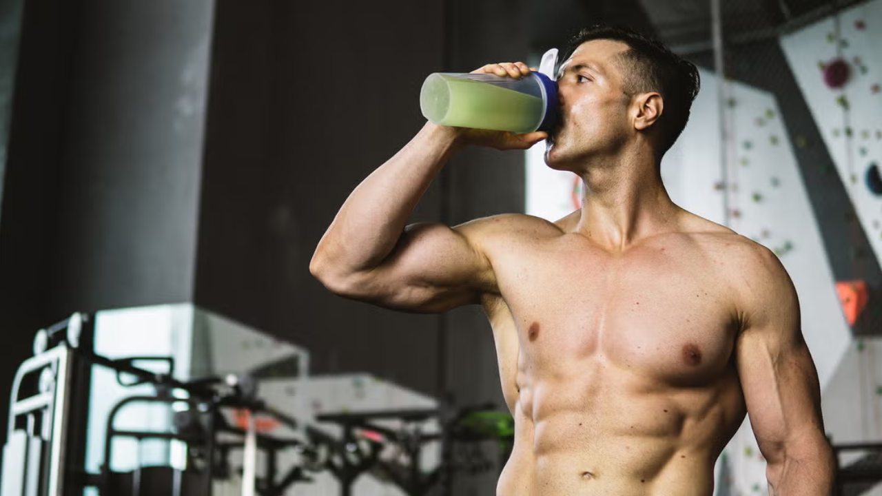 दररोज गरजेपेक्षा जास्त प्रोटीन शेक घेणे पचनावर ताण आणू शकते आणि मूत्रपिंडाच्या समस्यांना कारणीभूत ठरू शकते. त्यामुळे याचे सेवन गरजेनुसार करावे. 