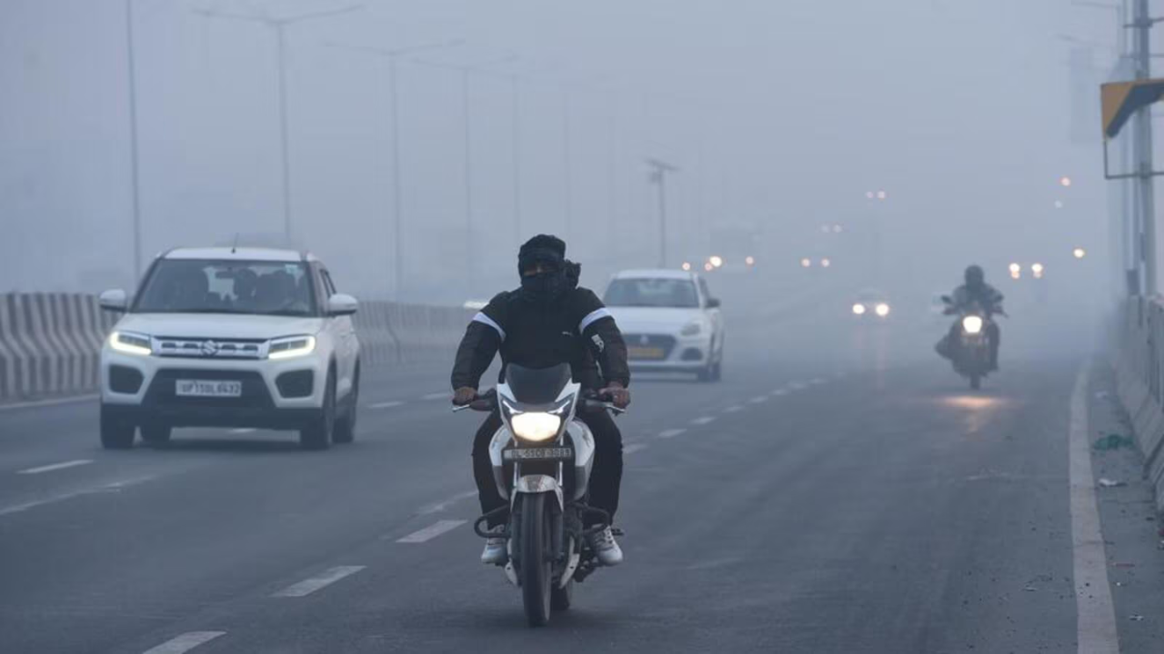 जर तुम्ही एखादा जॅकेट घेतला. जॅकेटची चैन खुली करून छातीच्या इथे काही वर्तमानपत्र ठेवले आणि चैन लावून घेतली तर बर्यापैकी फरक दिसून येतो. 