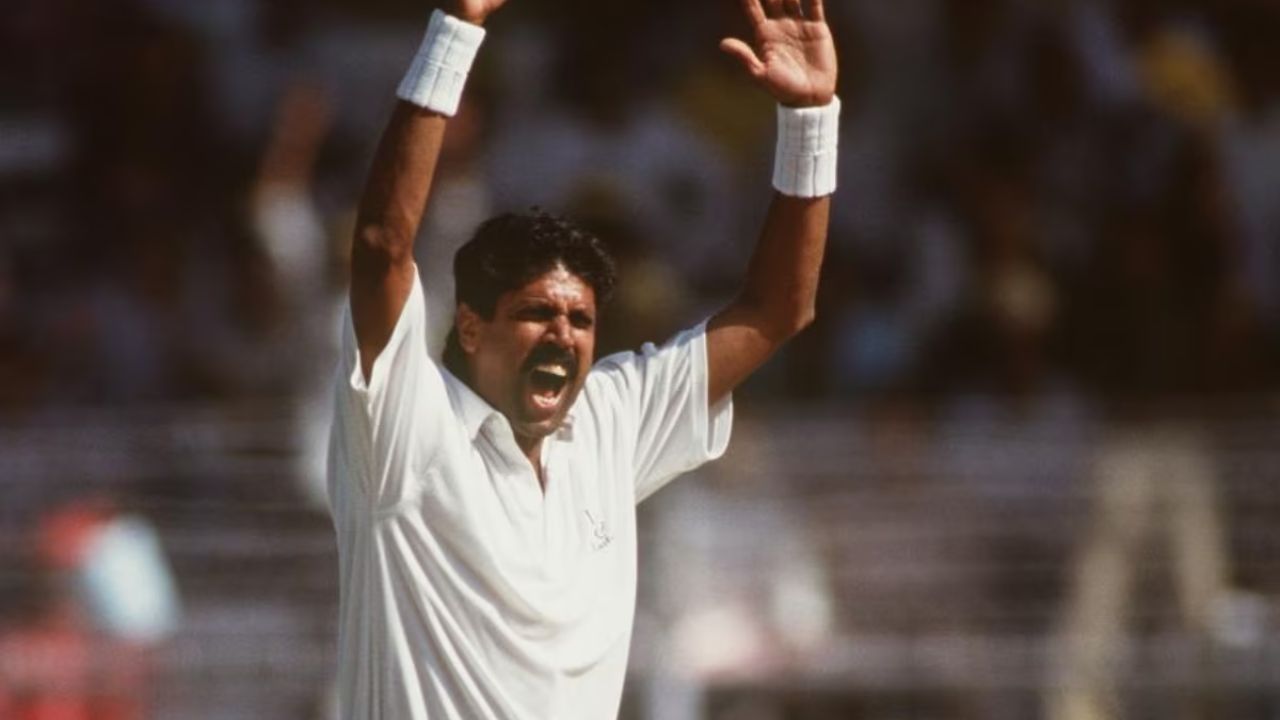 कपिल देव यांनी 1979 मध्ये 29 डावात 75 विकेट घेत इतिहास रचला होता. ही कामगिरी भारतासाठी वेगवान गोलंदाजीचे उत्तम उदाहरण आहे. कपिल देव यांनी त्याच्या स्विंग आणि अचूक लाईन-लेन्थने फलंदाजांना खूप त्रास दिला.