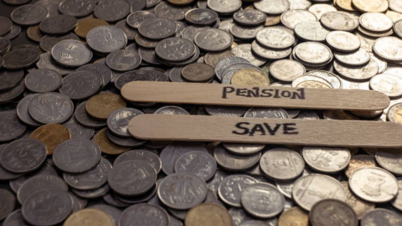 पेन्शन कसे सेव्ह करावे