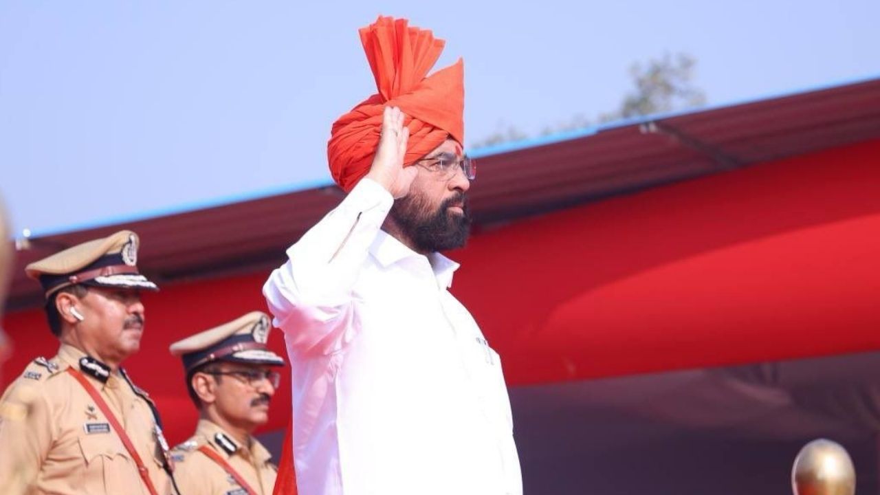 राज्याचे उपमुख्यमंत्री एकनाथ शिंदे यांनी देखील त्यांच्याकडे पालकत्व असलेल्या ठाणे जिल्ह्यामध्ये प्रजासत्ताक दिन साजरा केला. ठाणे शहरातील साकेत पोलीस मैदान येथे एकनाथ शिंदे यांनी राष्ट्रध्वजाला मानवंदना राहिली.