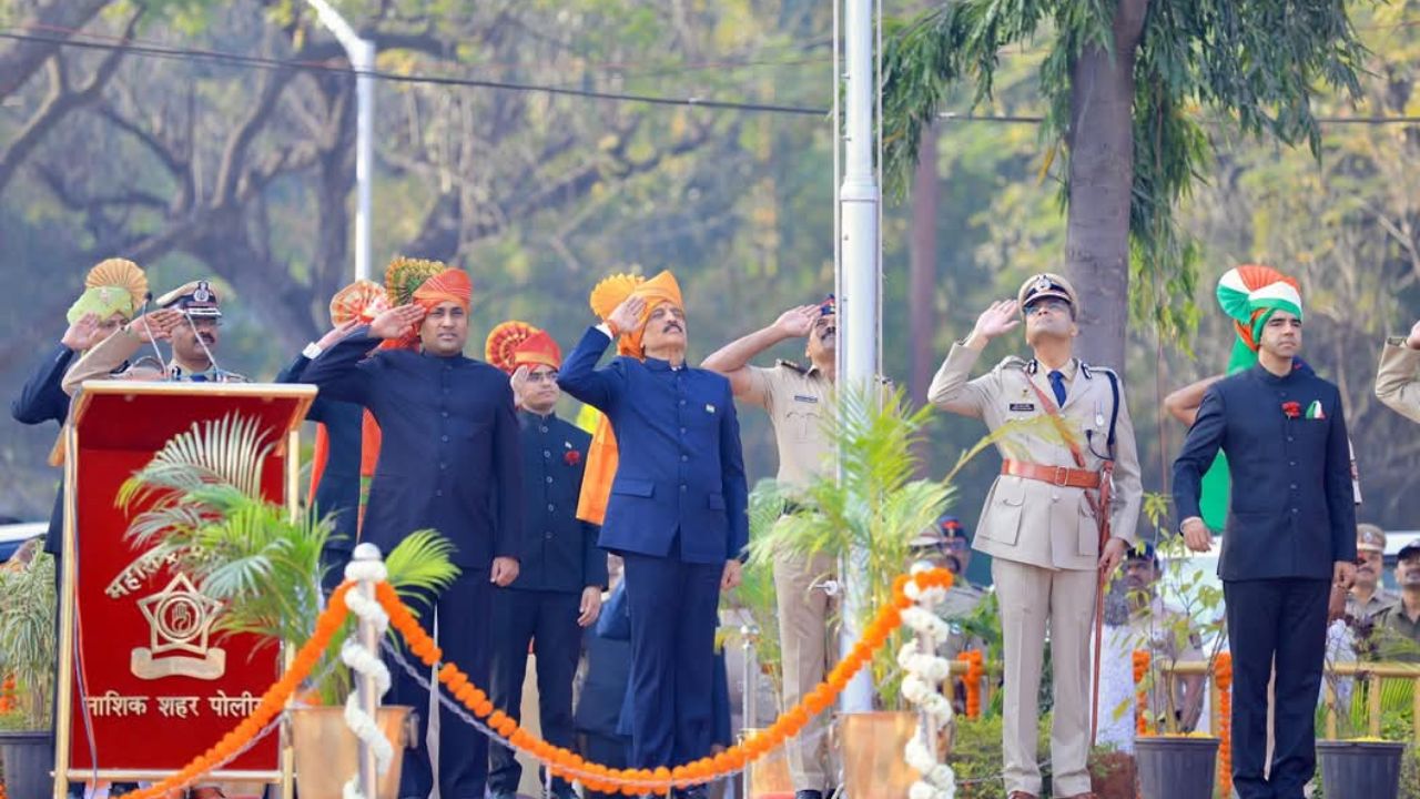 गिरिश महाजन यांनी नाशिकमध्ये प्रजासत्ताक दिन साजरा केला आहे. भारताच्या ७६ व्या प्रजासत्ताक दिनानिमित्त नाशिकमधील पोलीस संचलन मैदान येथे त्यांनी राष्ट्रध्वज फडकावून राष्ट्रध्वजाला मानवंदना दिली.