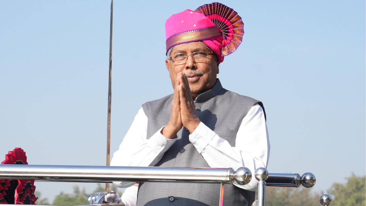 सांगली जिल्ह्याचे पालकमंत्री व मंत्री चंद्रकांत पाटील यांनी देखील मोठ्या उत्साहामध्ये प्रजासत्ताक दिन साजरा केला आहे. यावेळी पोलिसांची परेड देखील पार पडली. 