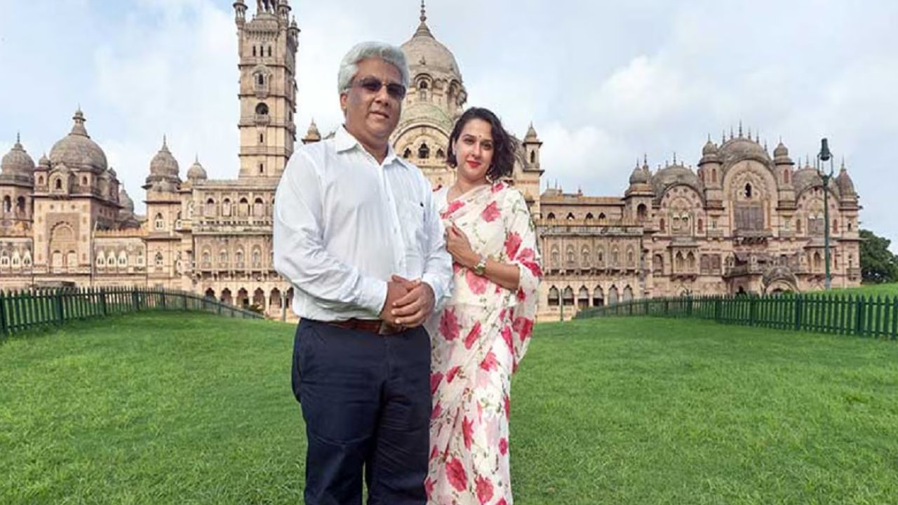 राधिकाराजे यांनी 2002 मध्ये बडोद्याचे महाराजा समरजितसिंहराव गायकवाड यांच्याशी त्यांचा विवाह झाला.
