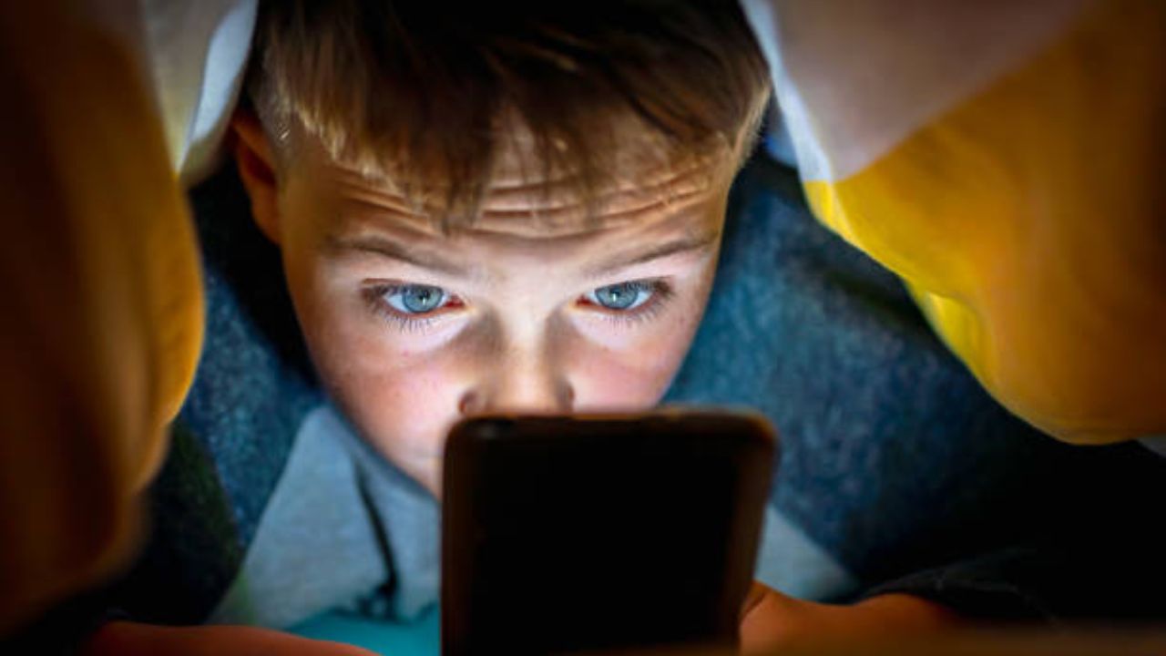 तासंतास Instagram Reels पाहणे म्हणजे ‘या’ आजाराला आलिंगन देणे, वेळीच व्हा सावध