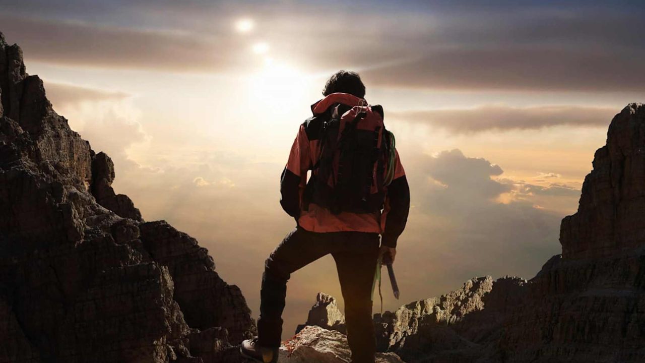 Solo Trip :डोंगर,दऱ्या आणि प्राचीन वास्तू; सोलो ट्रिपसाठी ‘या’ ठिकाणांना नक्की भेट द्या