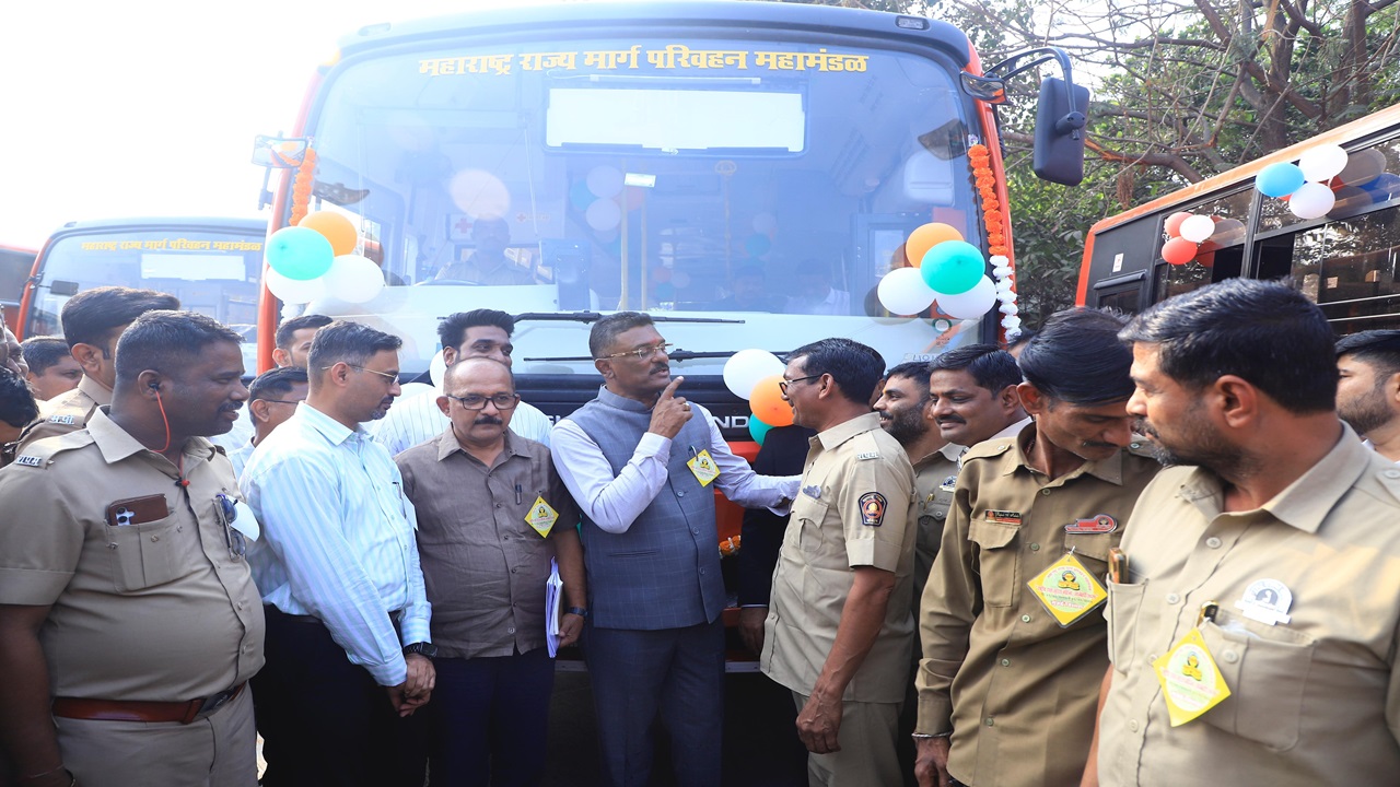 एसटी प्रवाशांसाठी आनंदाची बातमी, या वर्षात २६४० नव्या बसेस दाखल होणार (फोटो सौजन्य-X)