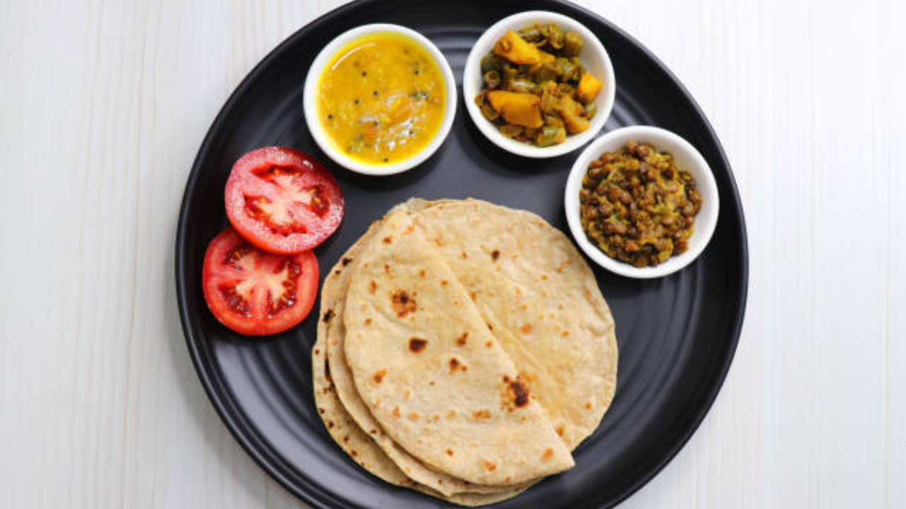 घरातील अत्यंत साधे आणि पौष्टिक जेवण