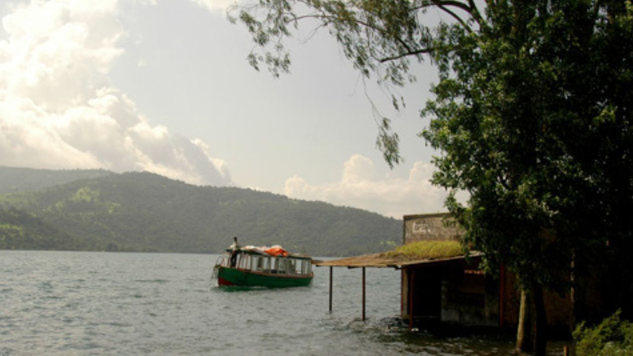   भुरळ पाडणारी वनराई, गार वारा आणि आकाशाला कवेत घेणारा सह्याद्रीचं विलोभनीय सौंदर्याचा अनुभव देणारं, निसर्गाने नटलेलं ठिकाण म्हणजे तापोळा. 