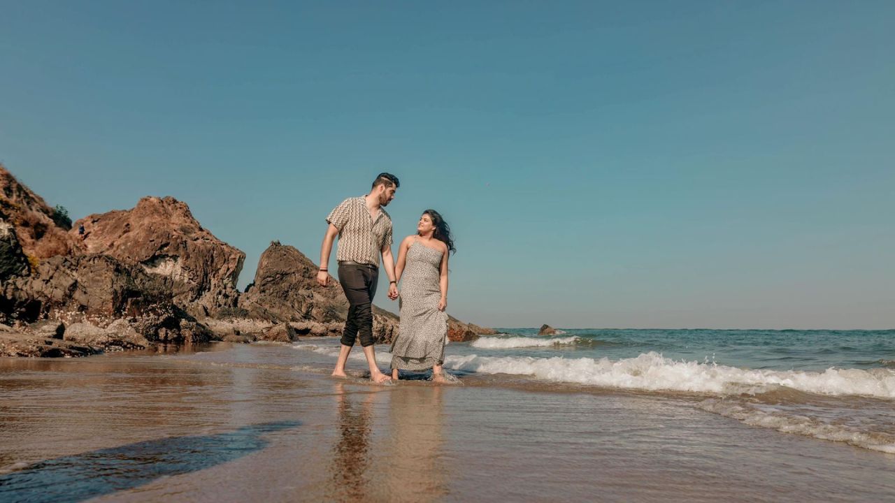 अभिनेत्री तेजश्री जाधवने नुकतेच तिचे केळवणाचे फोटो सोशल मीडियावर शेअर केले होते. आता तिचे प्री-वेडिंग शूटचे फोटो चर्चेत आहेत. 