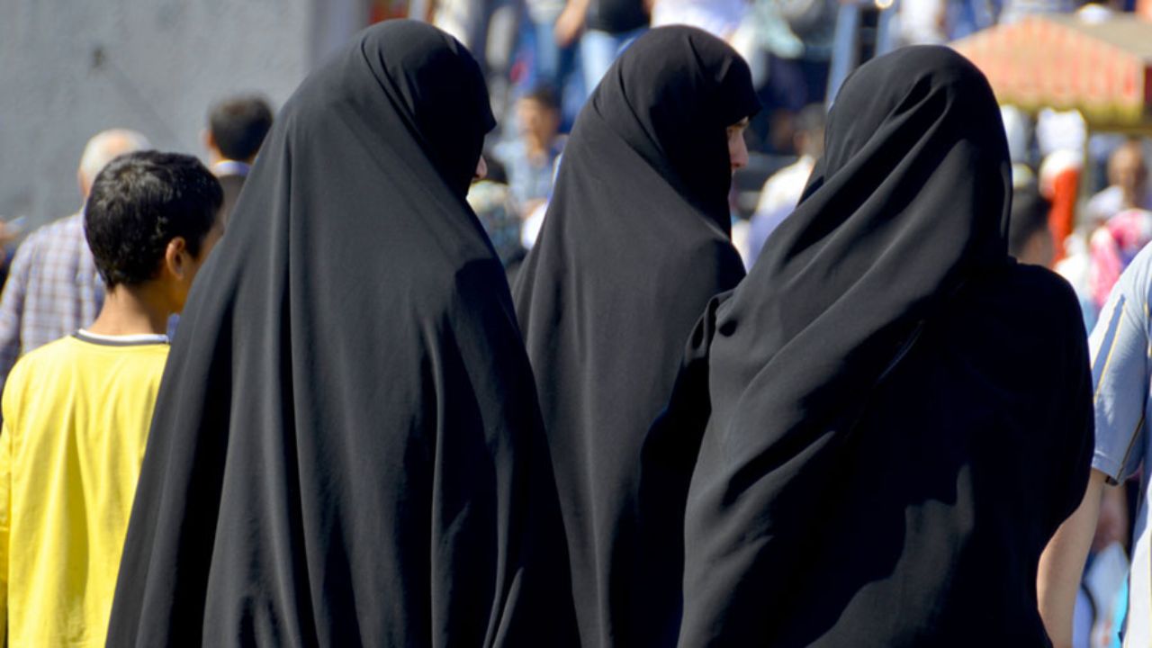 बुरख्यावरील बंदी चार वर्षांपूर्वी 2021 मध्ये झालेल्या सार्वमताच्या आधारे करण्यात आली आहे ज्यामध्ये स्वित्झर्लंडच्या नागरिकांनी चेहरा झाकण्याच्या विरोधात मतदान केले होते.