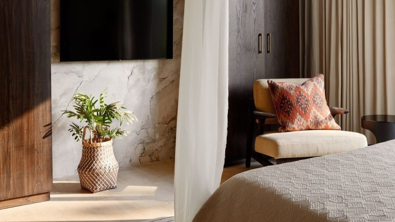 बेडरूममध्ये येणारा सूर्यप्रकाश