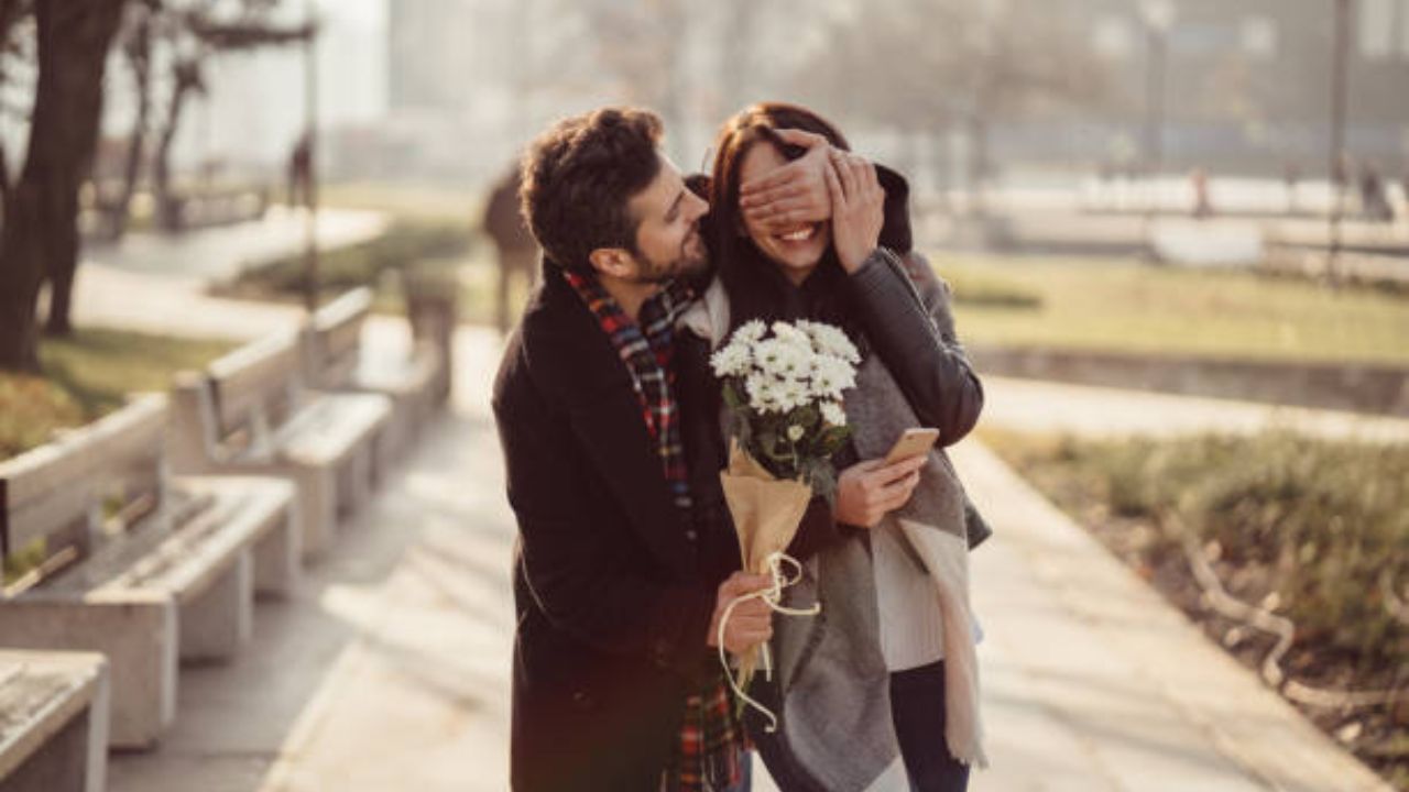'ती स्पेशल आहे' हे कसे सांगाल (फोटो सौजन्य: iStock)
