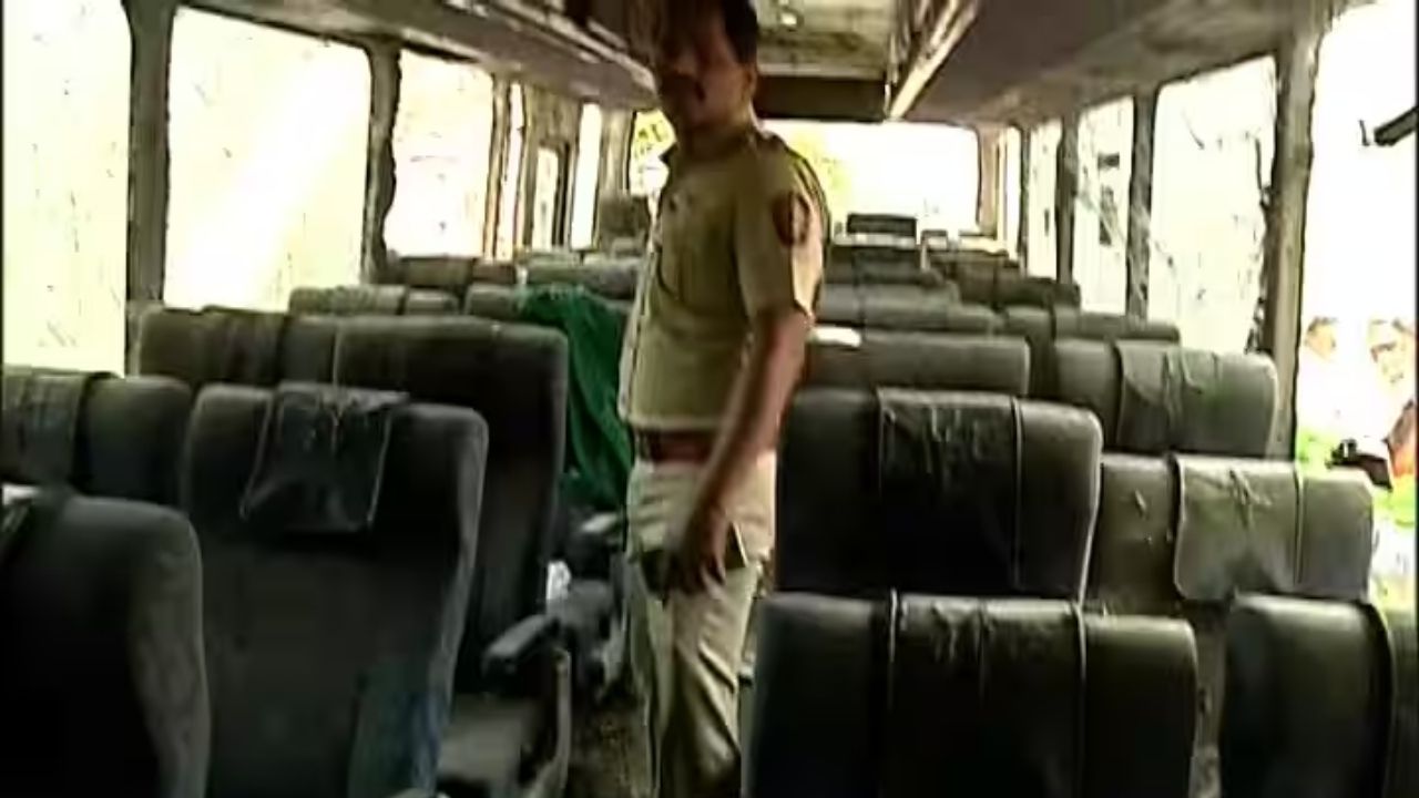 आरोपीचा तपास करण्यासाठी पुणे पोलिसांनी त्याच्या भावाला शिरूर येथील त्याच्या राहत्या गावातून चौकशीसाठी घेतलं ताब्यात घेतले आहे. या प्रकरणी आठ टीम कडून आरोपीचा शोध सुरु आहे.