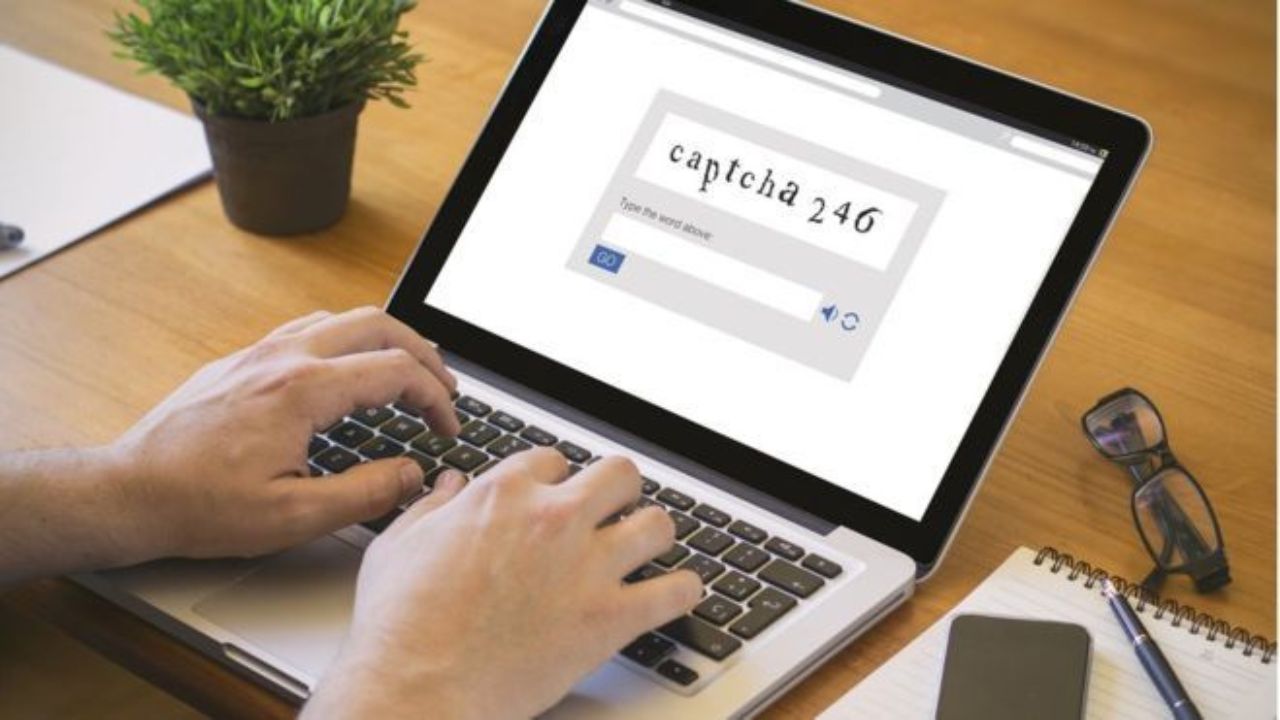 फोटो-आधारित कॅप्चासाठी फोटो ओळखणे किंवा विशेषतः फोटो निवडणे आवश्यक आहे. याशिवाय, ऑडिओ कॅप्चा आणि गेम-आधारित कॅप्चा सारखे काही नवीन आणि सुधारित कॅप्चा देखील सादर केले गेले आहेत.