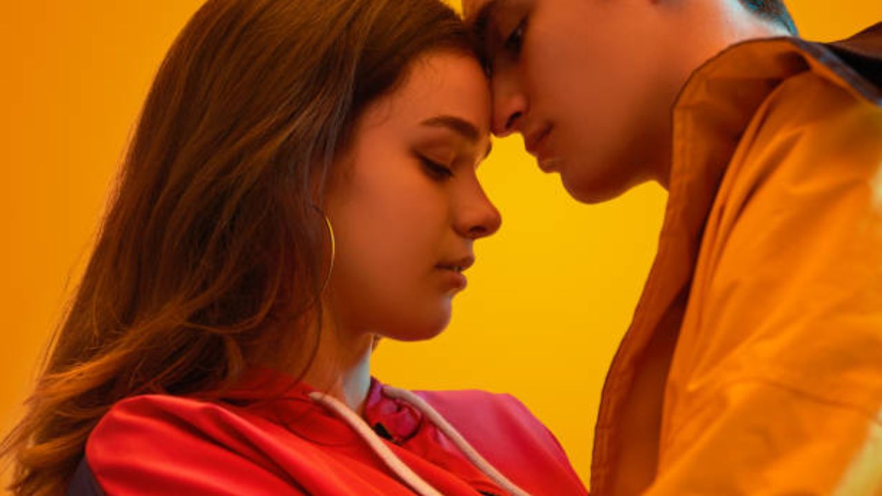 नॅनोशिप - या डेटिंगप्रकारात दोन व्यक्ती अगदी कमी कालावधीसाठी एकत्र येतात. हे नाते एक-दोन आठवड्यांपुरते असते आणि कोणतीही कमिटमेंट न देता संपते.